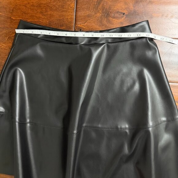 Black Faux Leather Flared Mini Skirt With Back Zipper - Picture 6 of 7